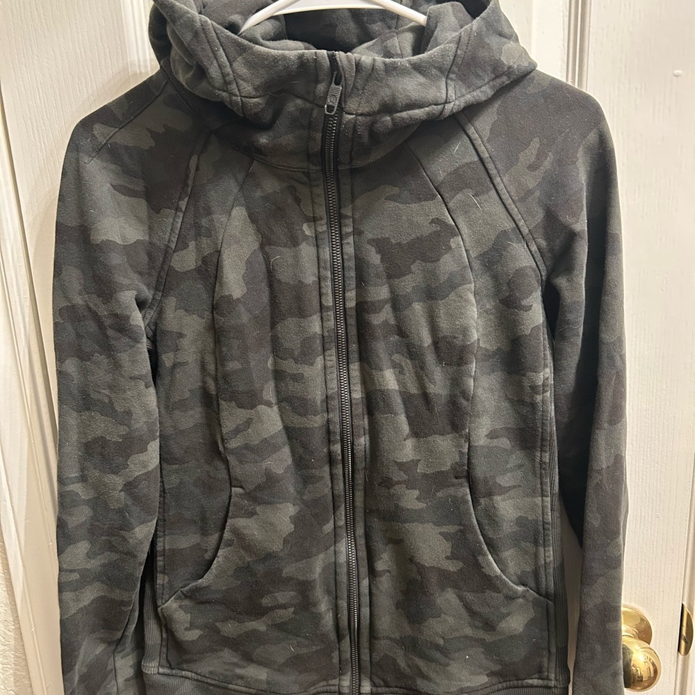 Lululemon Camo Zip-Up Hoodie in Charcoal Gray/Green. Longer, fitted style.